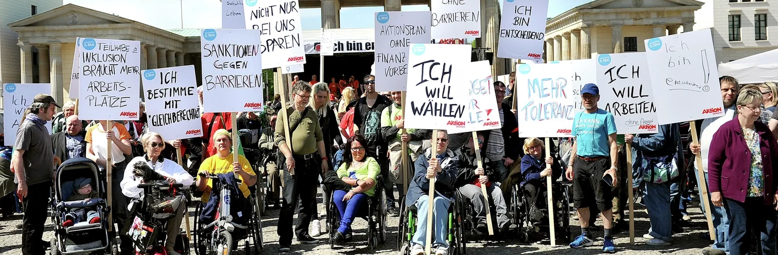 Engagierter Protest am sächsischen Landtag für selbstbestimmtes Leben