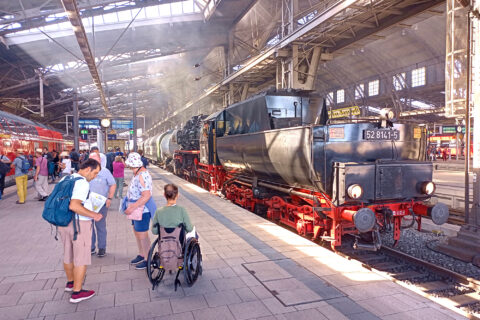 Dampflok am Bahnhof Dresden-Neustadt, organisiert von den Ostsächsischen Eisenbahnfreunde e.V. zum "Tag der Schiene" 